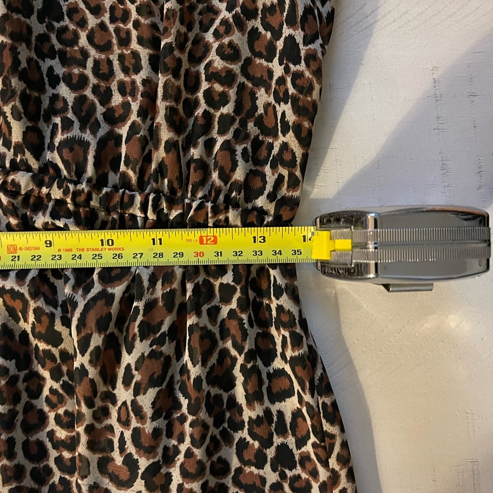 Vince Camuto Animal Print Long Sleeve Dress Size XS light weight sheer material. - Picture 7 of 9